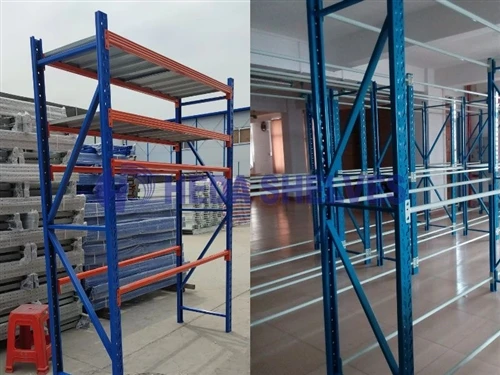 Soluție de rafturi Longspan pentru depozitarea hainelor