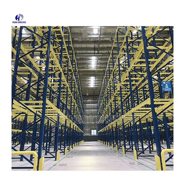 Sistem industrial de rafturi metalice pentru paleți